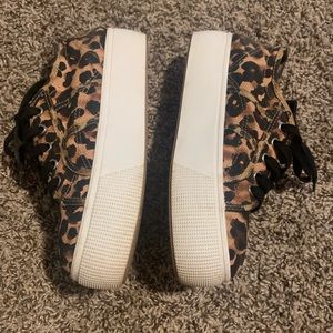 Steve Madden Emmi Platform Sneaker
